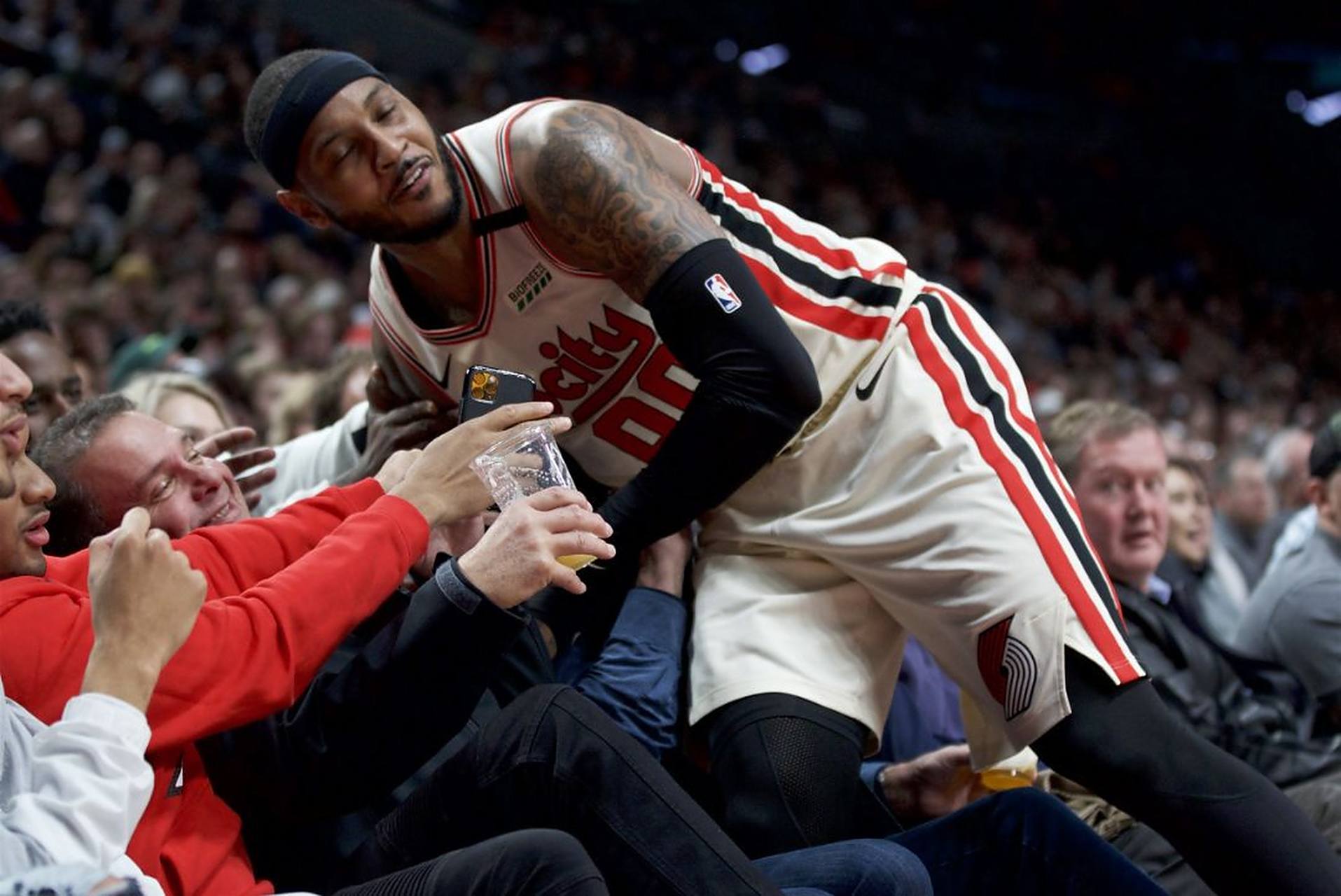 关于卡尔安东尼表现出色，开拓者取得连胜的信息