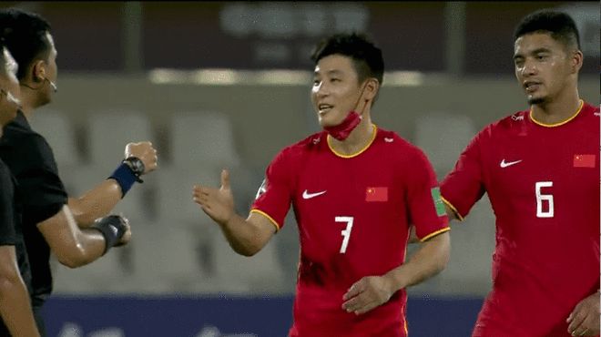 青海队全队表现出色，赢得球迷掌声