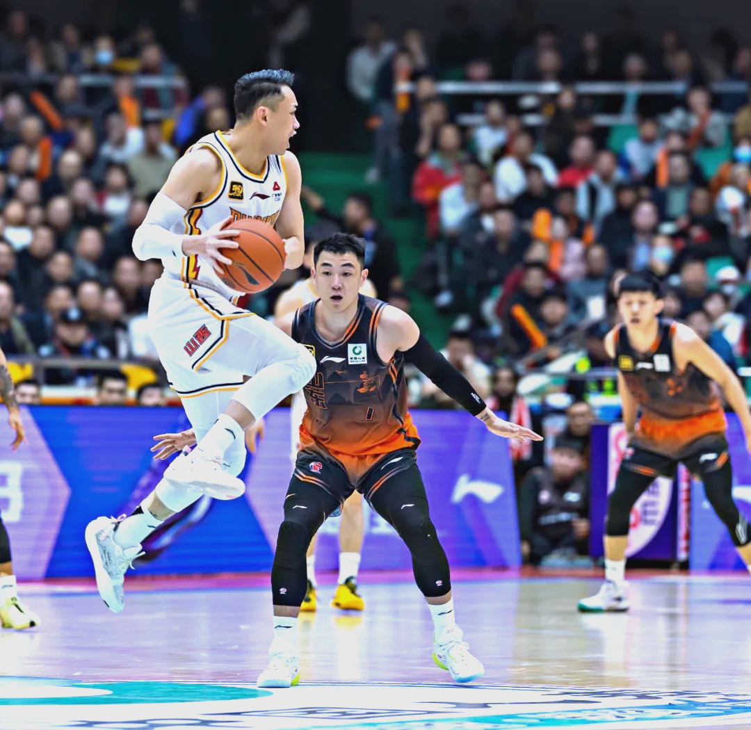 包含球员精彩表现助队胜利,拼搏精神感动现场观众的词条 包含球员精彩表现助队胜利,拼搏精神感动现场观众的词条