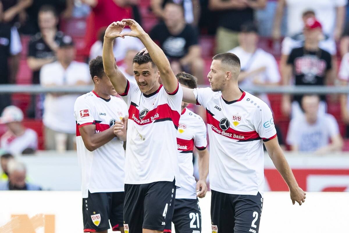 关于卡尔斯鲁厄在客场力克杜塞尔多夫，取得连胜的信息