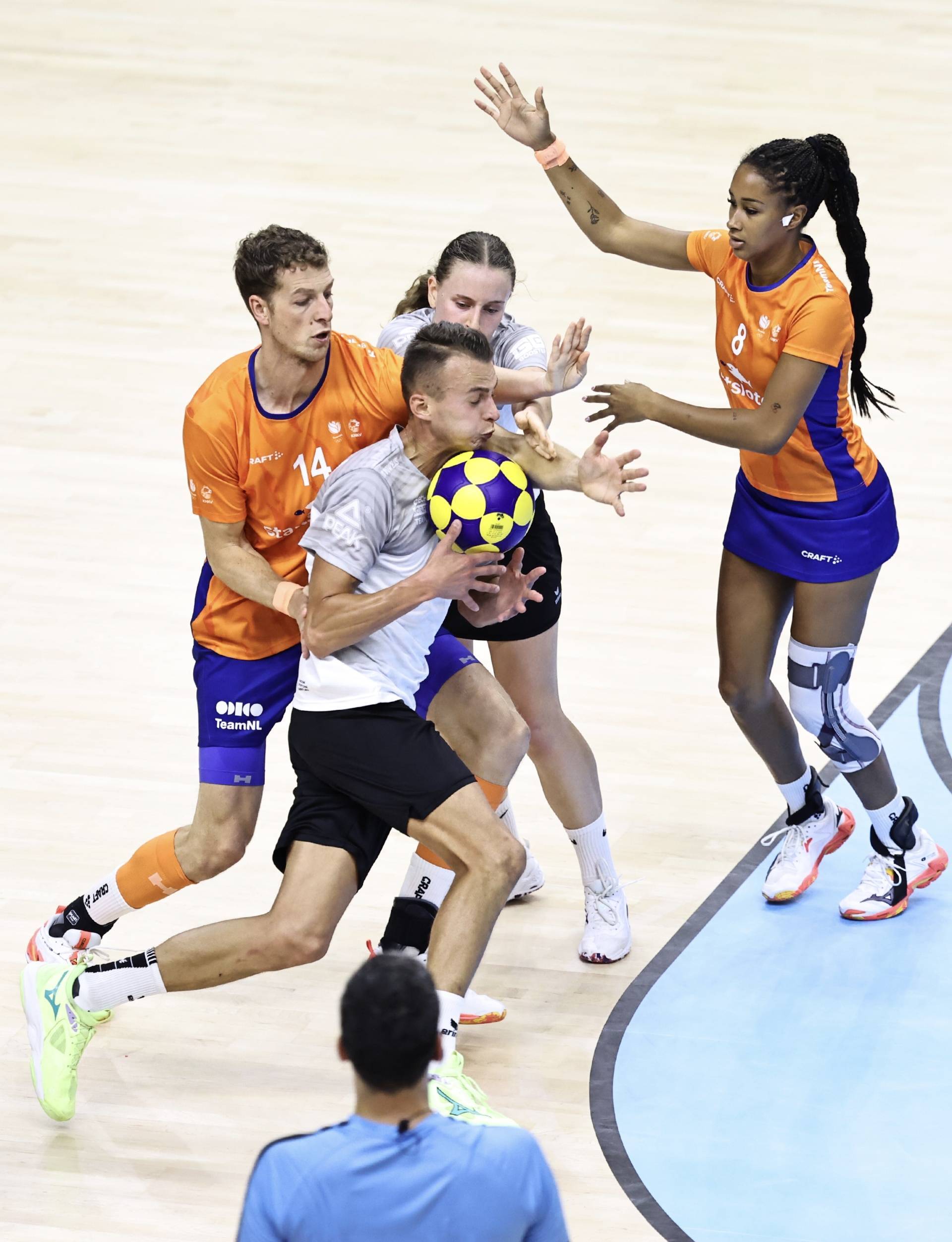 荷兰挑战捷克，看谁能够获胜？的简单介绍