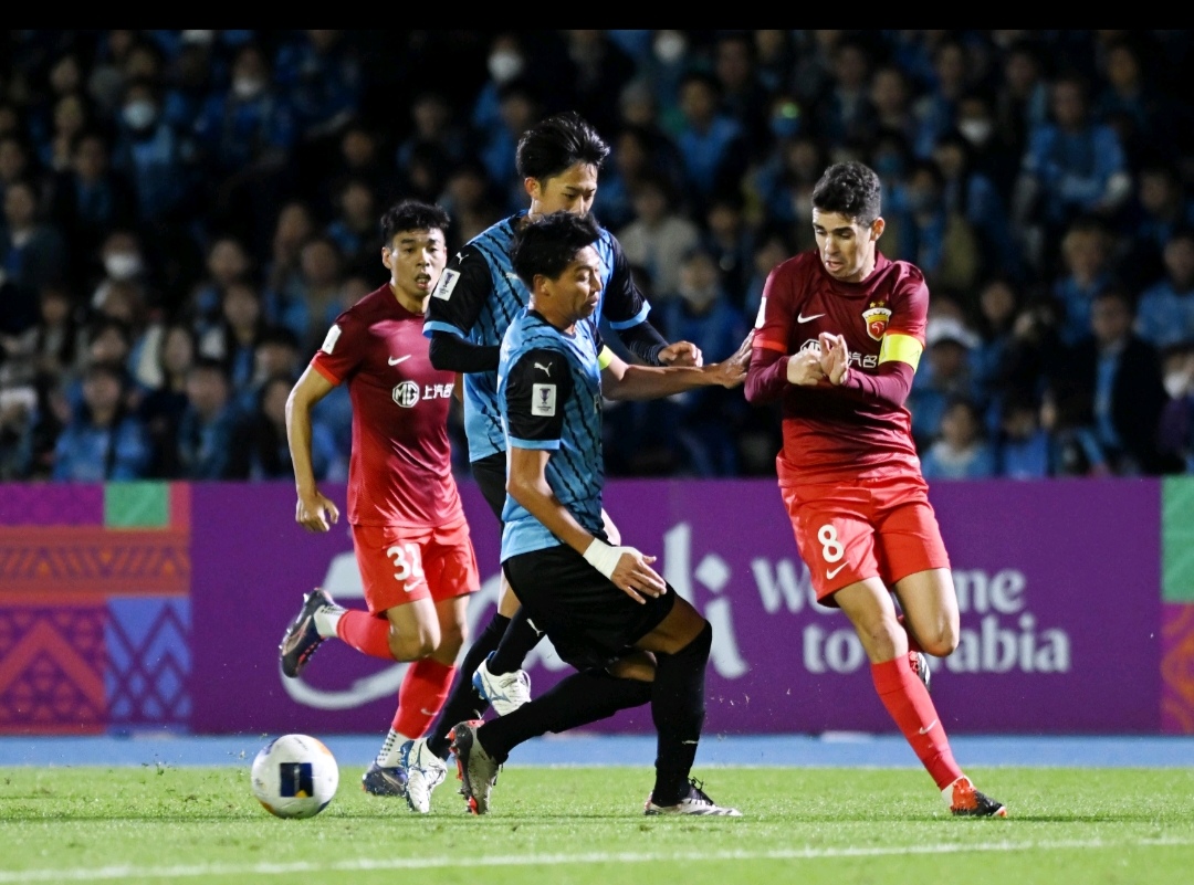 关于足球对决中,球员们各显身手的信息 关于足球对决中,球员们各显身手的信息