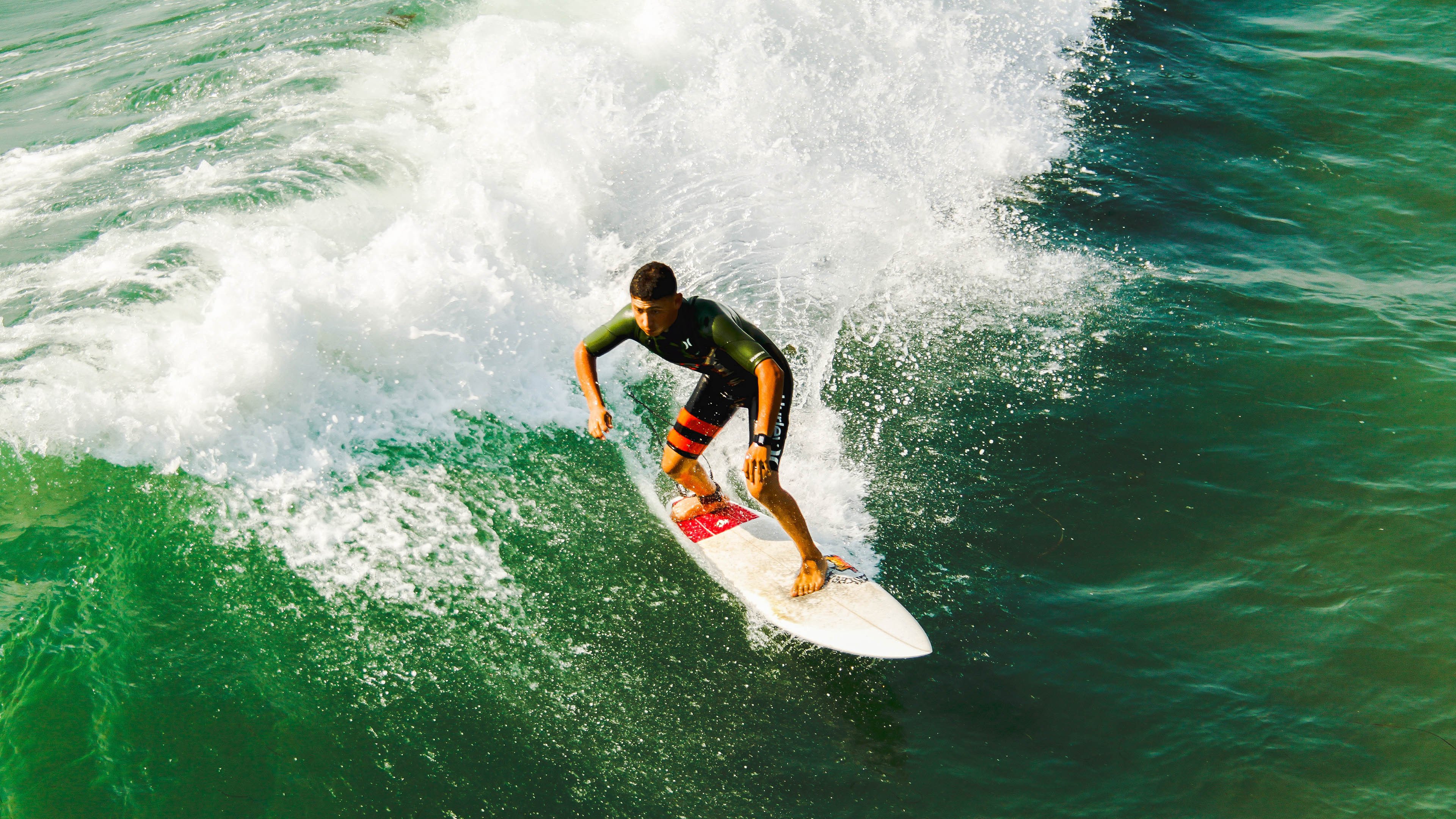 武切维奇成为全场焦点，太阳轻取骑士