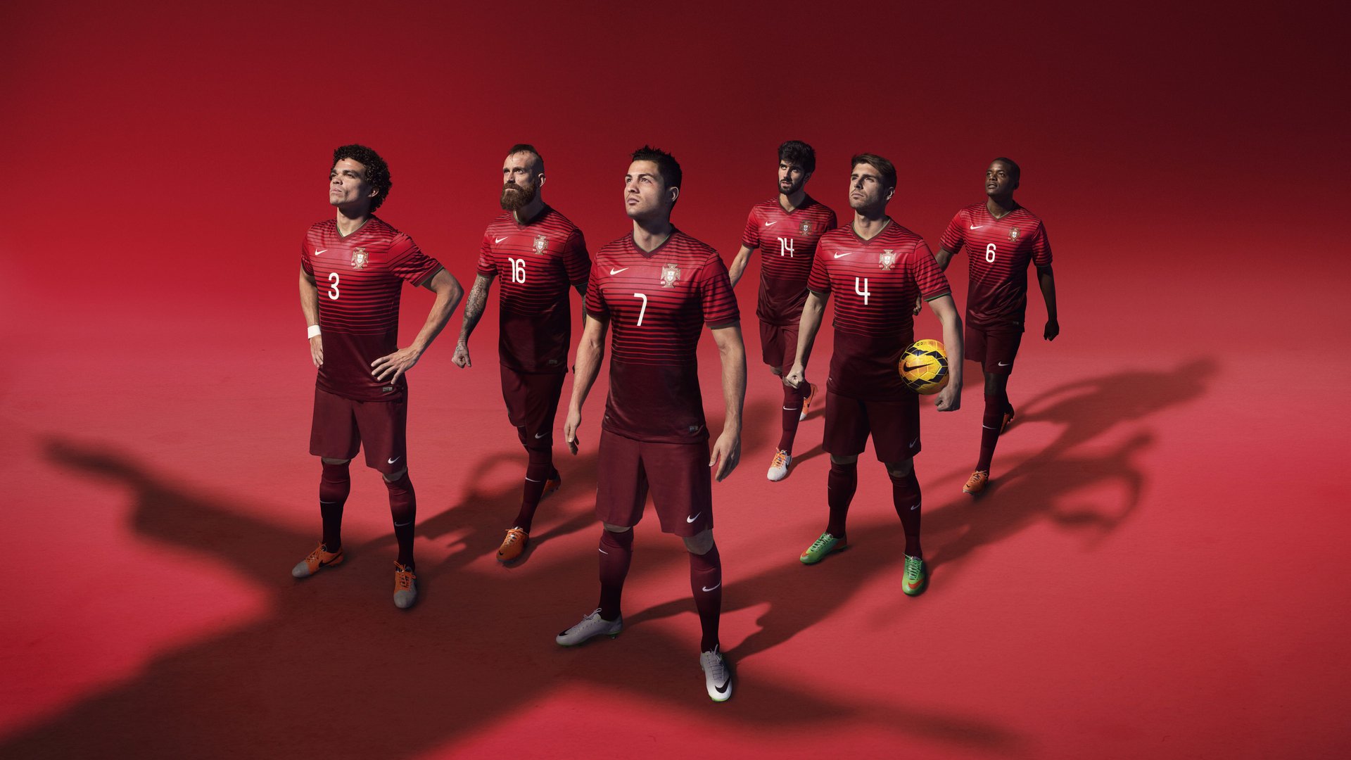 黄潜奇迹与球王时刻，当比利亚雷亚尔力克紫百合，梅西在另一战场宣告统治