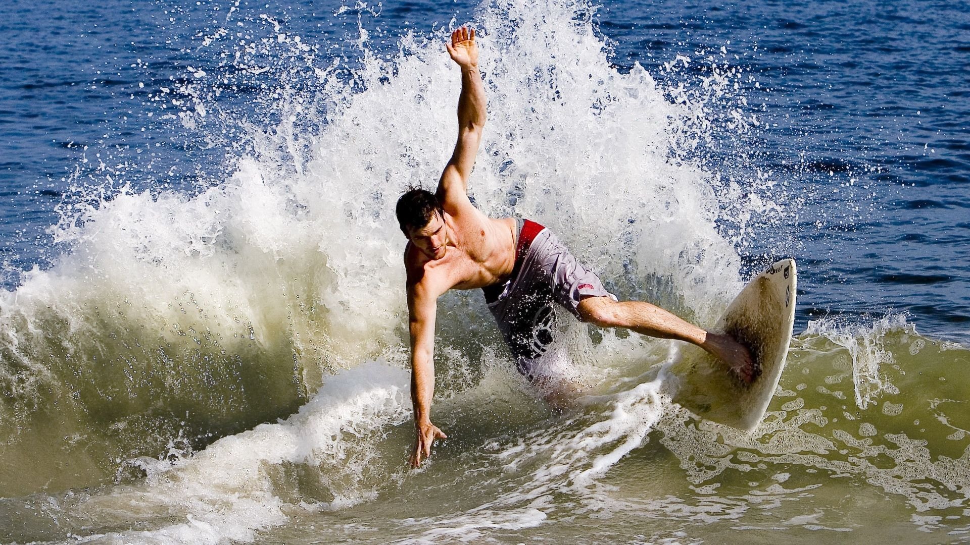 红牛二队险胜梅赛德斯，皮亚斯特里状态火热，新势力崛起的信号？